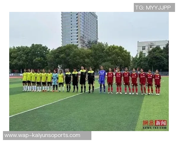 姜山中学足球队奋勇拼搏展现青春风采助力校园文化建设与团队精神培养 姜山中学足球队奋勇拼搏展现青春风采助力校园文化建设与团队精神培养